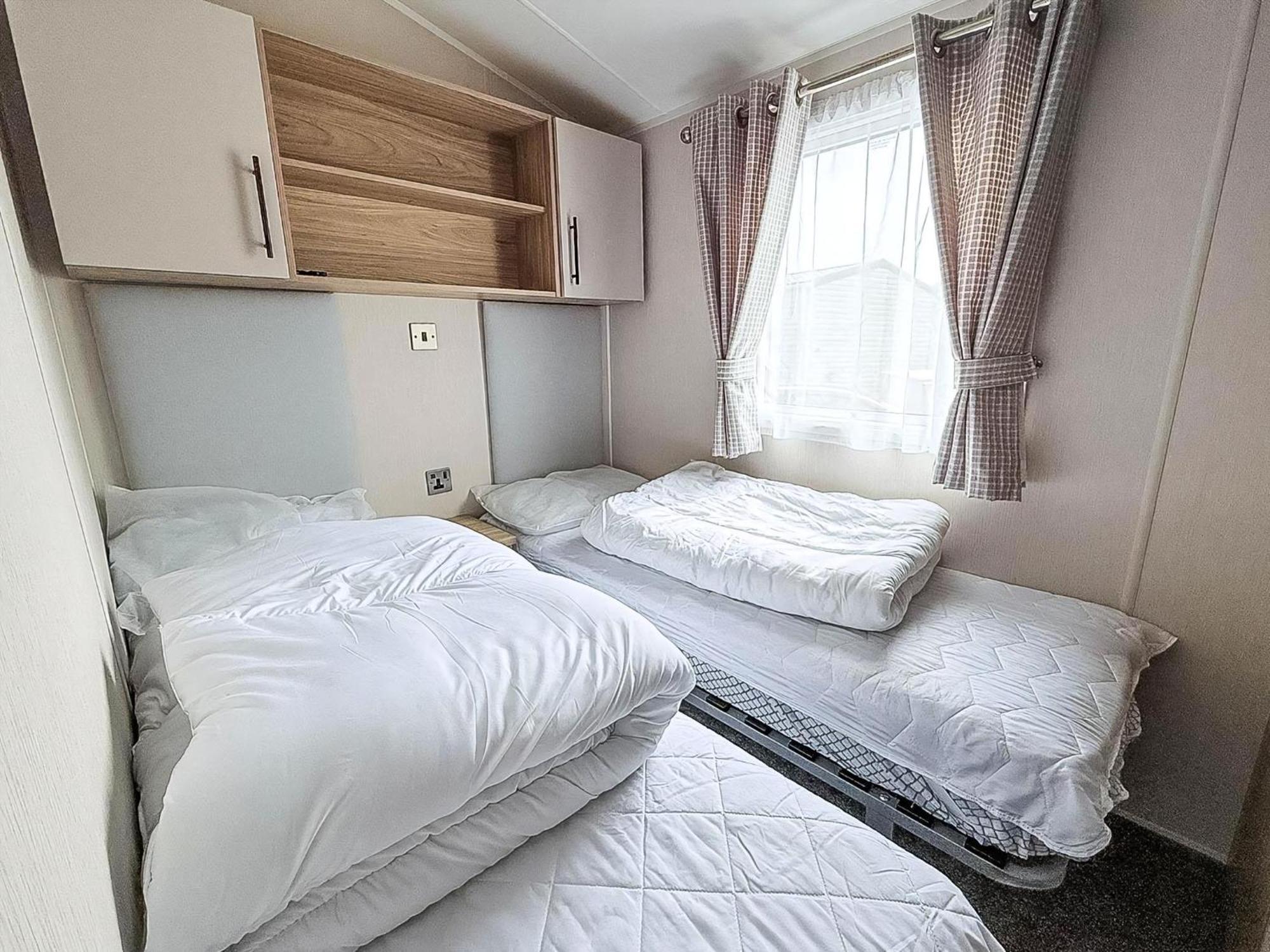 Beautiful Caravan For Hire With A Partial Sea View In Suffolk Ref 32042Az 洛斯托夫特 外观 照片