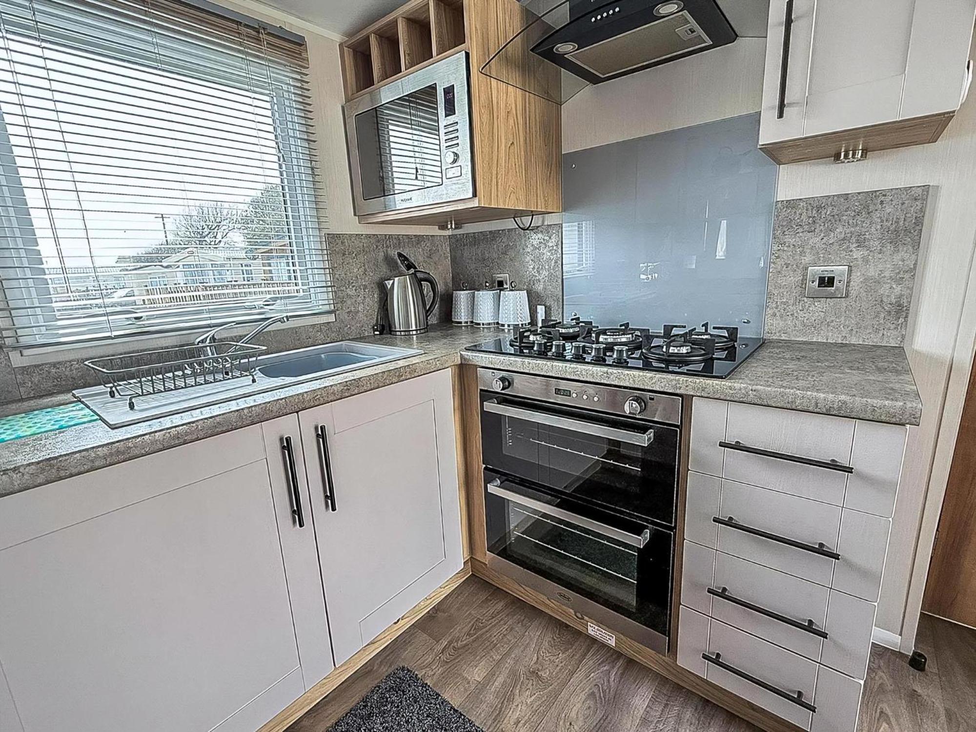 Beautiful Caravan For Hire With A Partial Sea View In Suffolk Ref 32042Az 洛斯托夫特 外观 照片