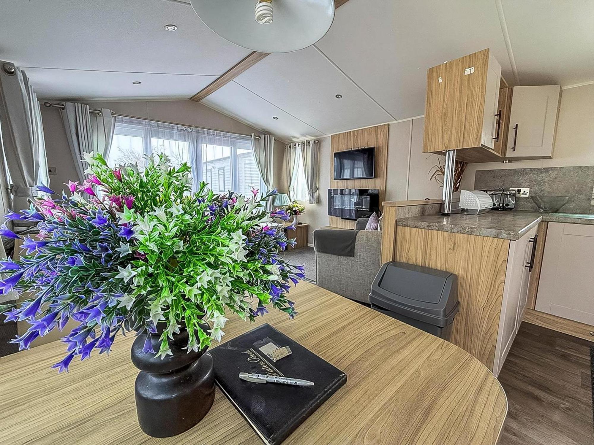 Beautiful Caravan For Hire With A Partial Sea View In Suffolk Ref 32042Az 洛斯托夫特 外观 照片